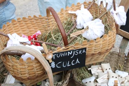 Uspešno izvedena XVII. etnološka prireditev z naslovom Vrti, vrti se kolo… (72)